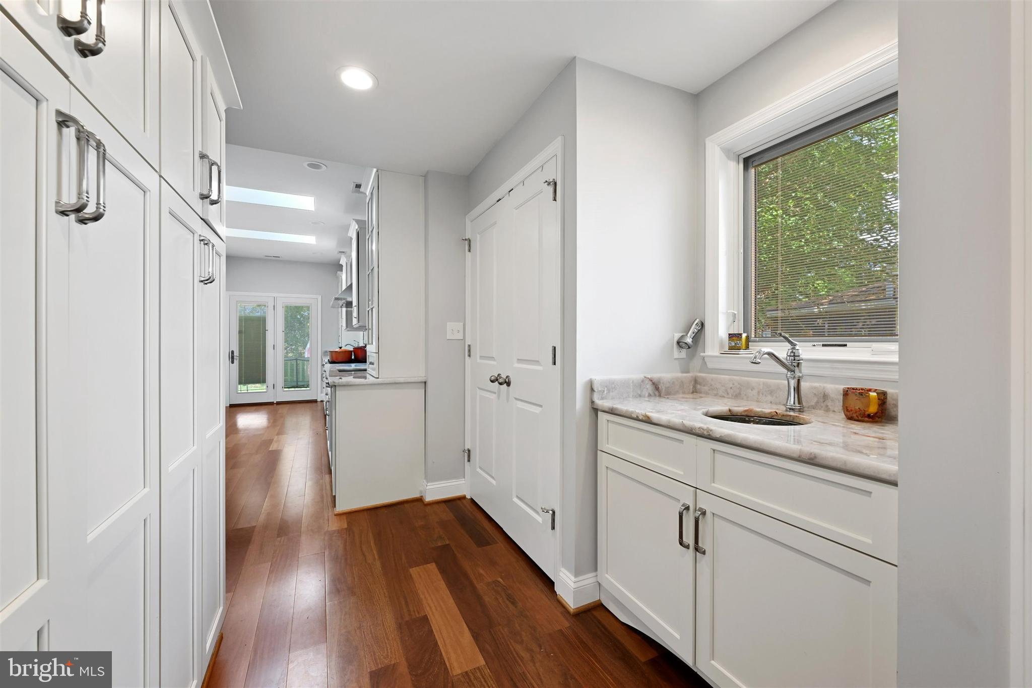 2504 Pinebrush Road Baltimore, MD 21209 - Photo 12 of 38