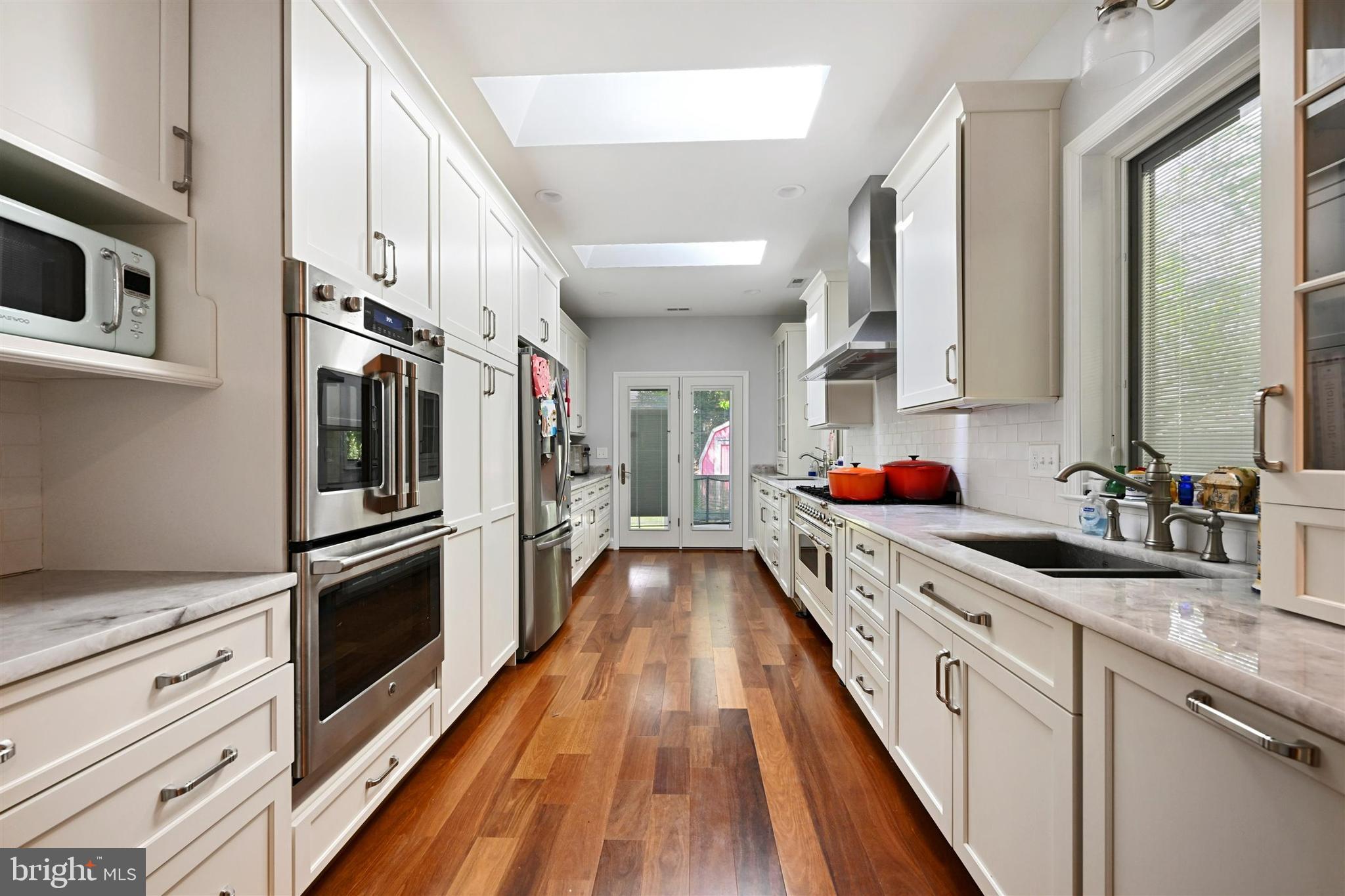 2504 Pinebrush Road Baltimore, MD 21209 - Photo 15 of 38
