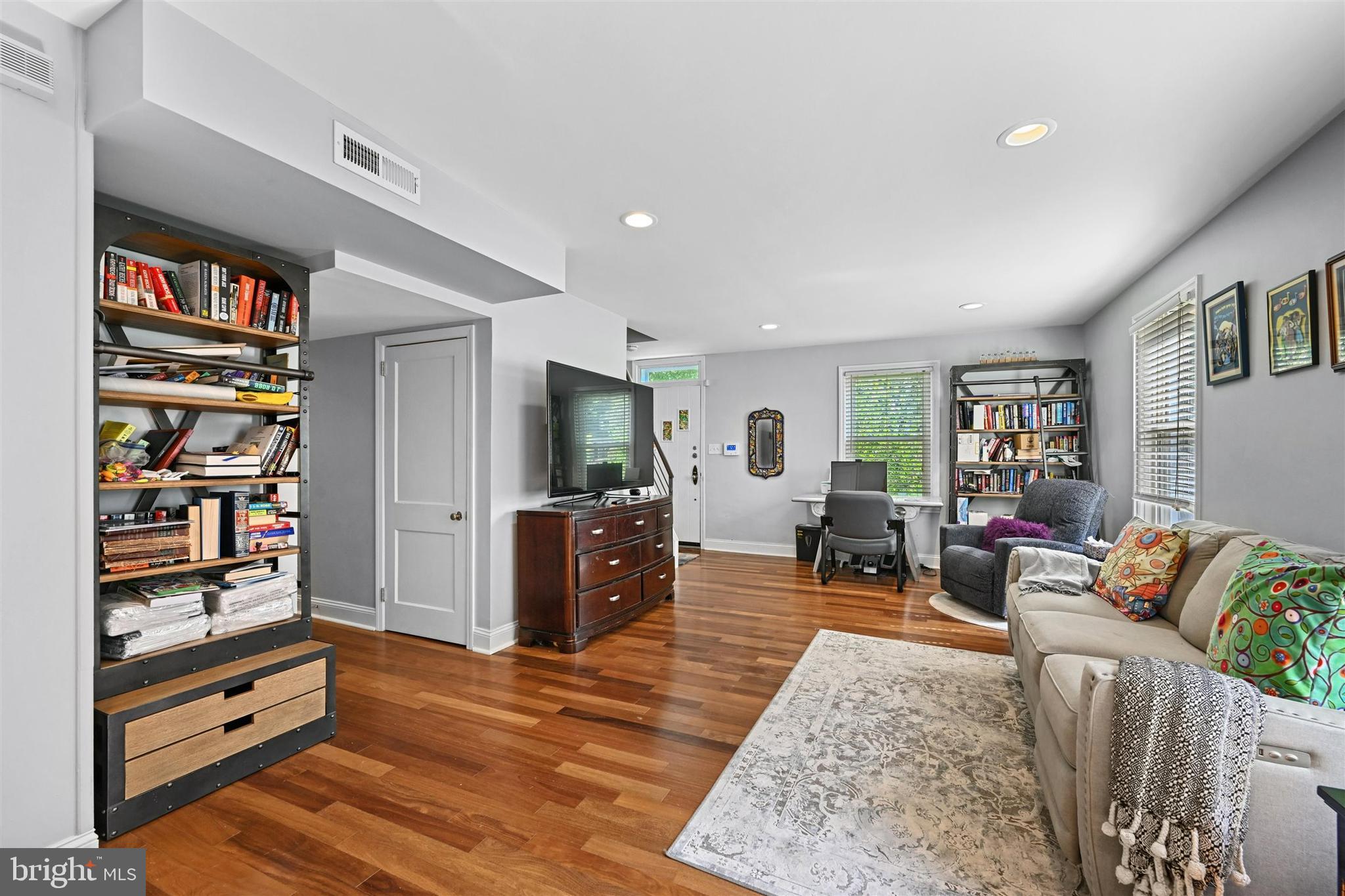 2504 Pinebrush Road Baltimore, MD 21209 - Photo 8 of 38