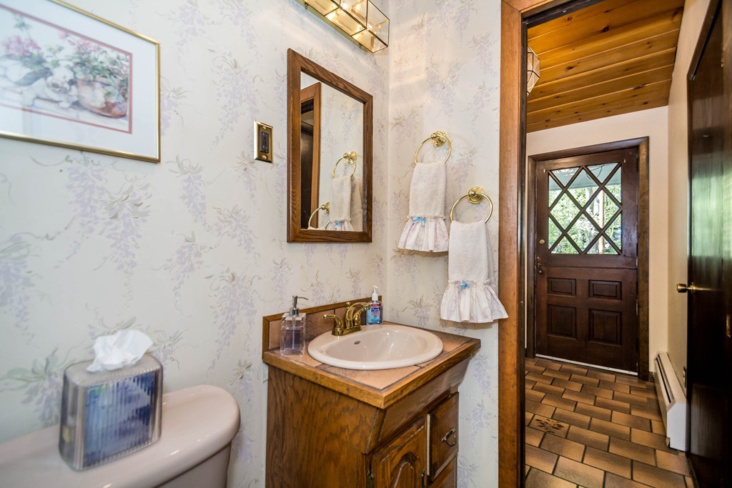 700 Middleton Road North Andover, MA 01845 - Photo 15 of 29 Gallery Image 15