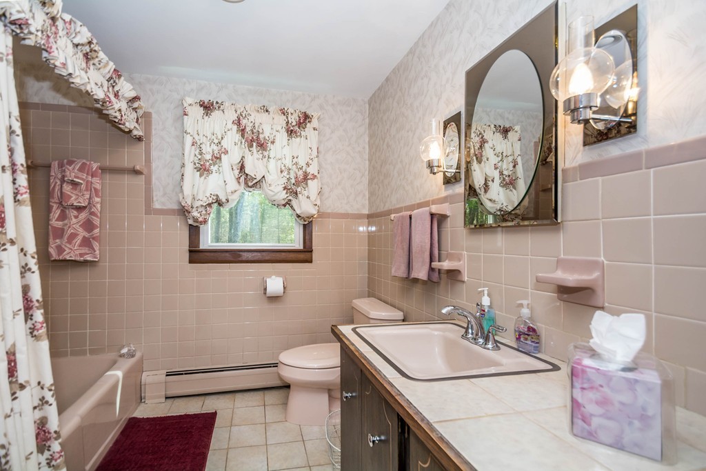 700 Middleton Road North Andover, MA 01845 - Photo 22 of 29 Gallery Image 22