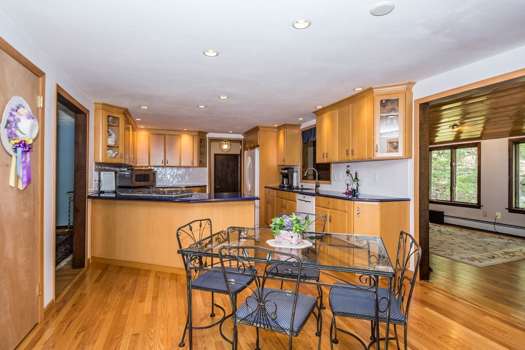 700 Middleton Road North Andover, MA 01845 - Photo 3 of 29 Gallery Image 3