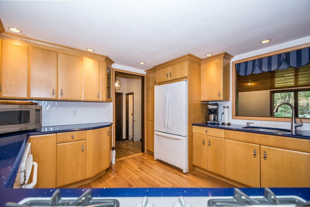 700 Middleton Road North Andover, MA 01845 - Photo 5 of 29 Gallery Image 5