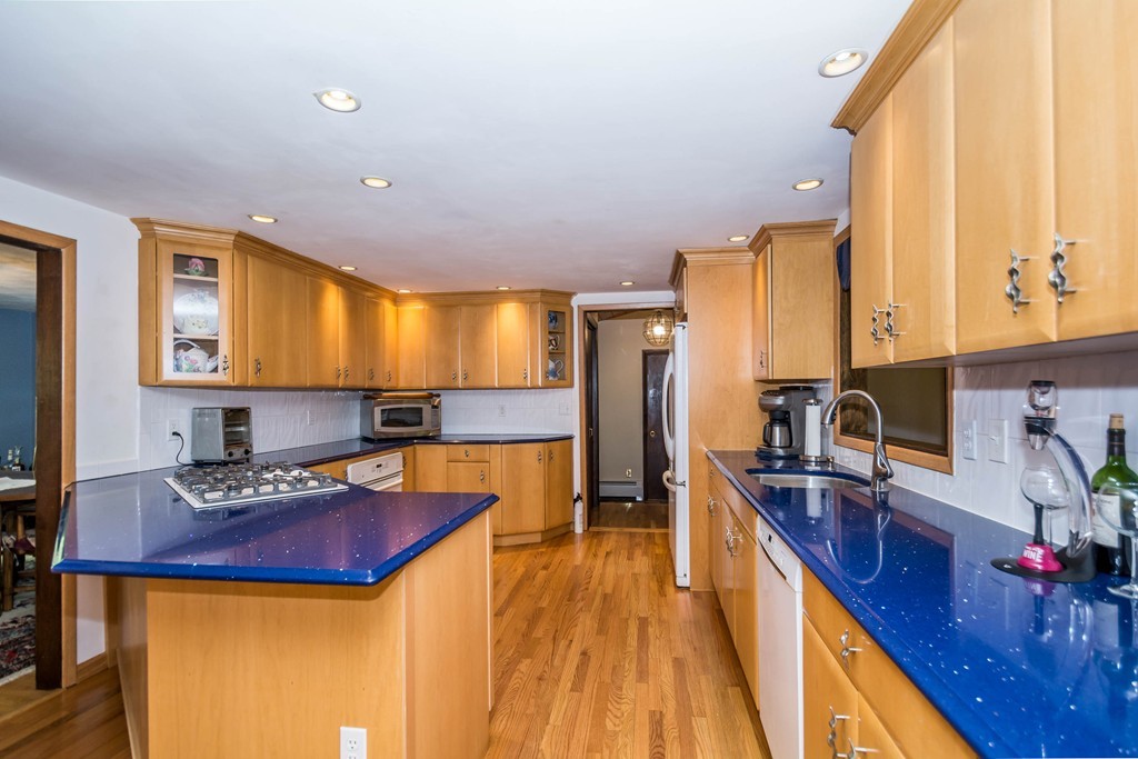 700 Middleton Road North Andover, MA 01845 - Photo 6 of 29 Gallery Image 6