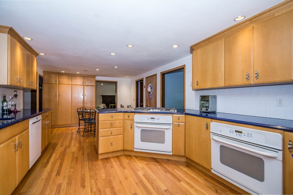 700 Middleton Road North Andover, MA 01845 - Photo 8 of 29 Gallery Image 8