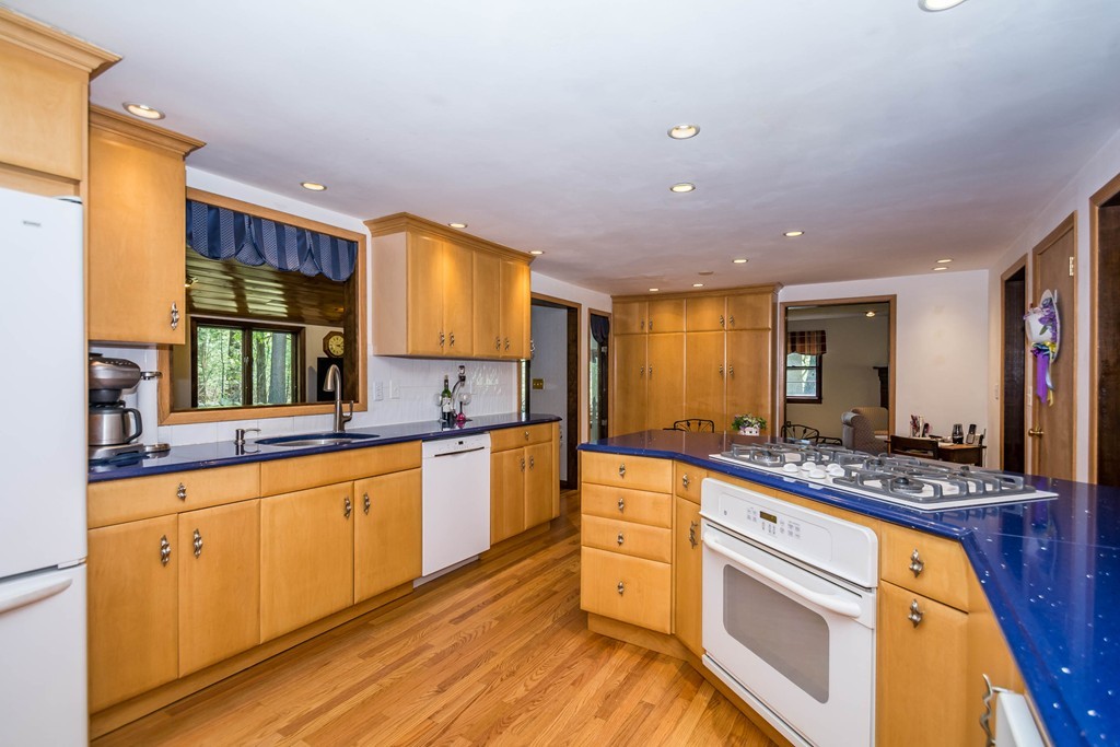 700 Middleton Road North Andover, MA 01845 - Photo 9 of 29 Gallery Image 9