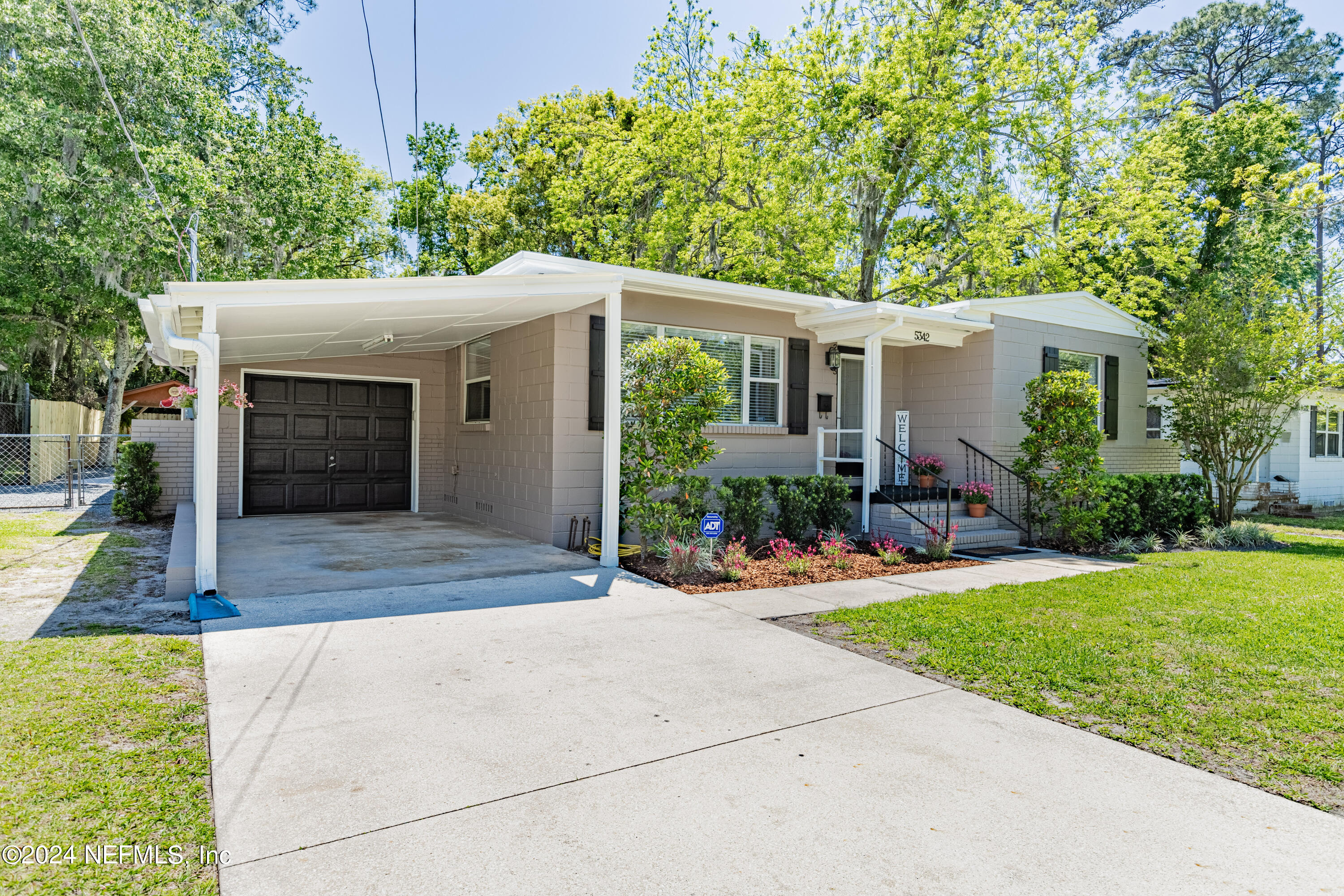 5342 Sharon Terrace Jacksonville, FL 32207 - Photo 5 of 33 a view of a house with outdoor space and garden