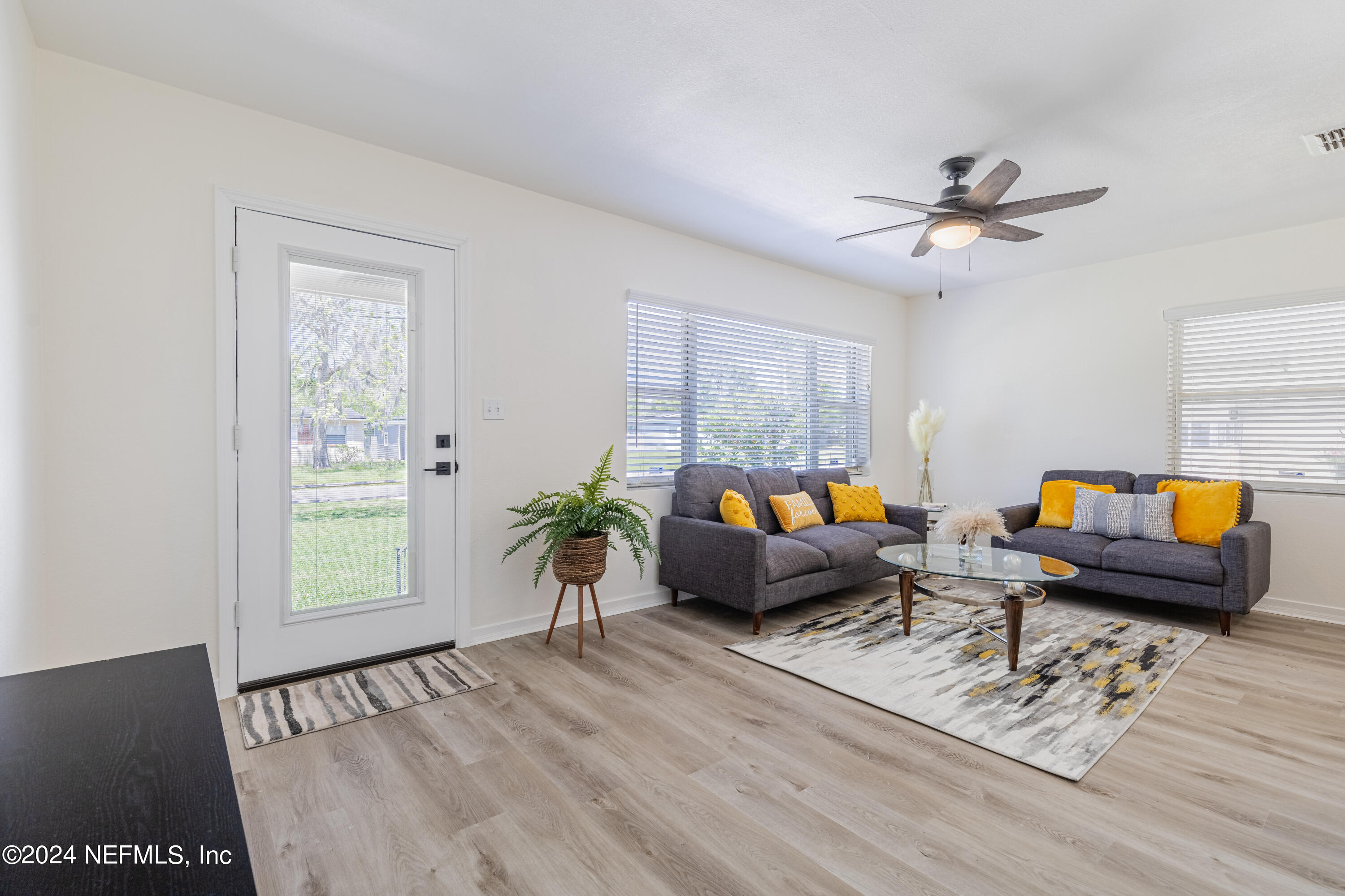 5342 Sharon Terrace Jacksonville, FL 32207 - Photo 7 of 33 a living room with furniture and a window