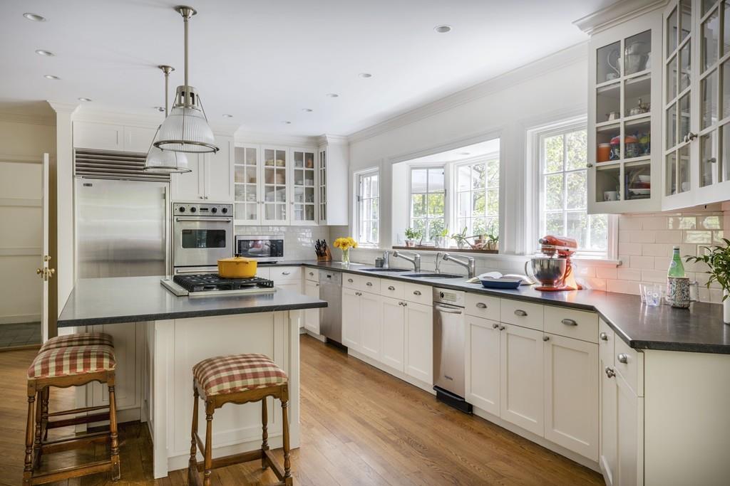 85 Sears Road Brookline, MA 02445 - Photo 12 of 18