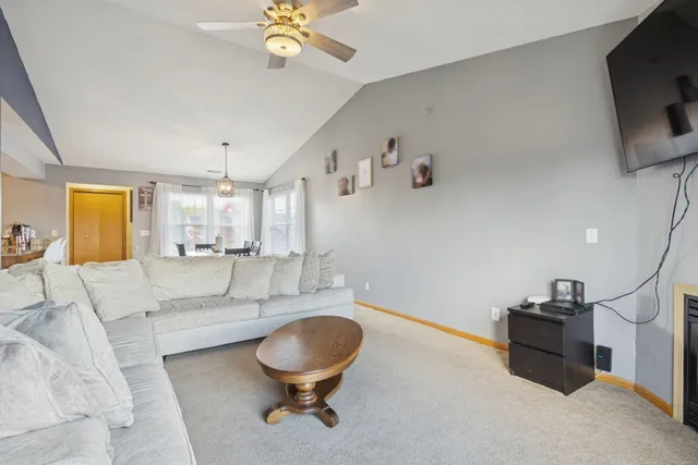 $215,000 | 145 Penny Lane, Sycamore, IL 60178