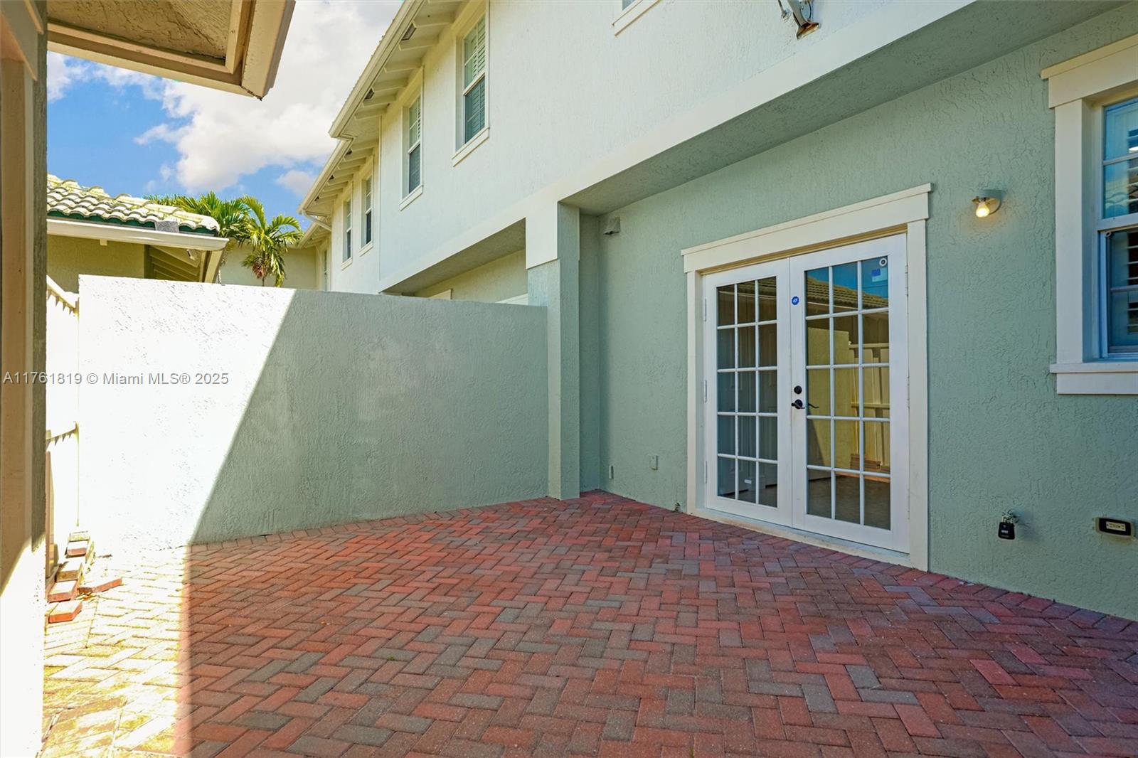 1005 Northwest 18th Avenue Boca Raton, FL 33431 - Photo 4 of 57 Gallery Image 4