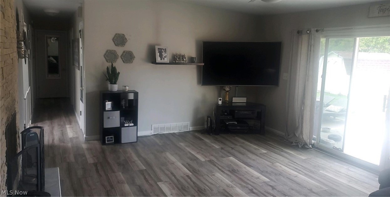 8530 Banner Lane Parma, OH 44129 - Photo 7 of 19 Living Room