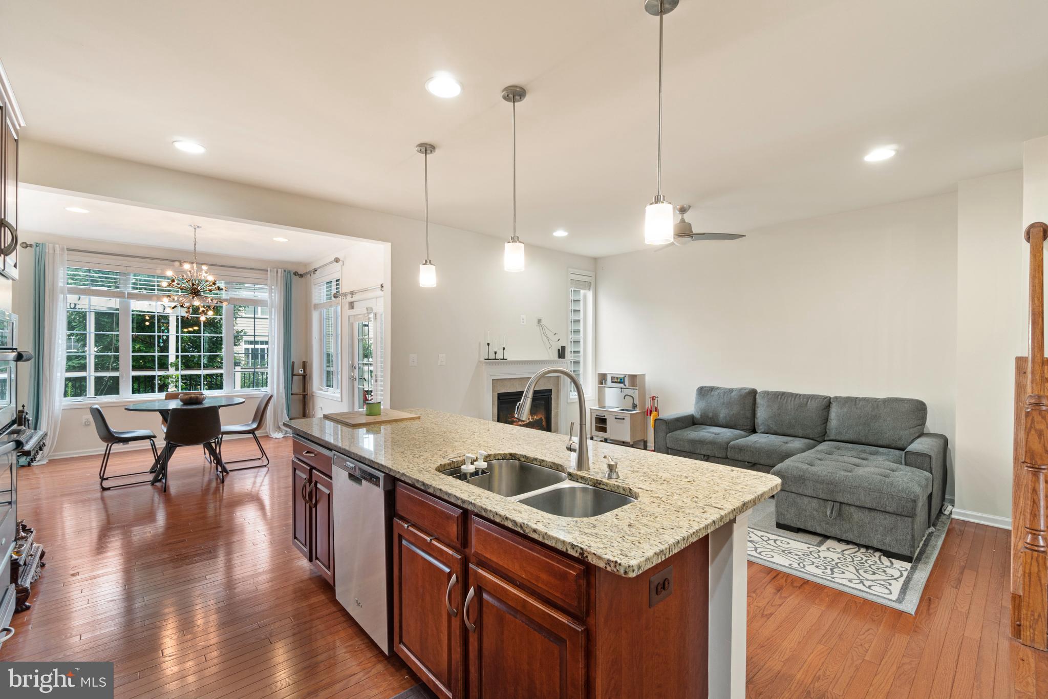 43262 Mitcham Square Ashburn, VA 20148 - Photo 7 of 24