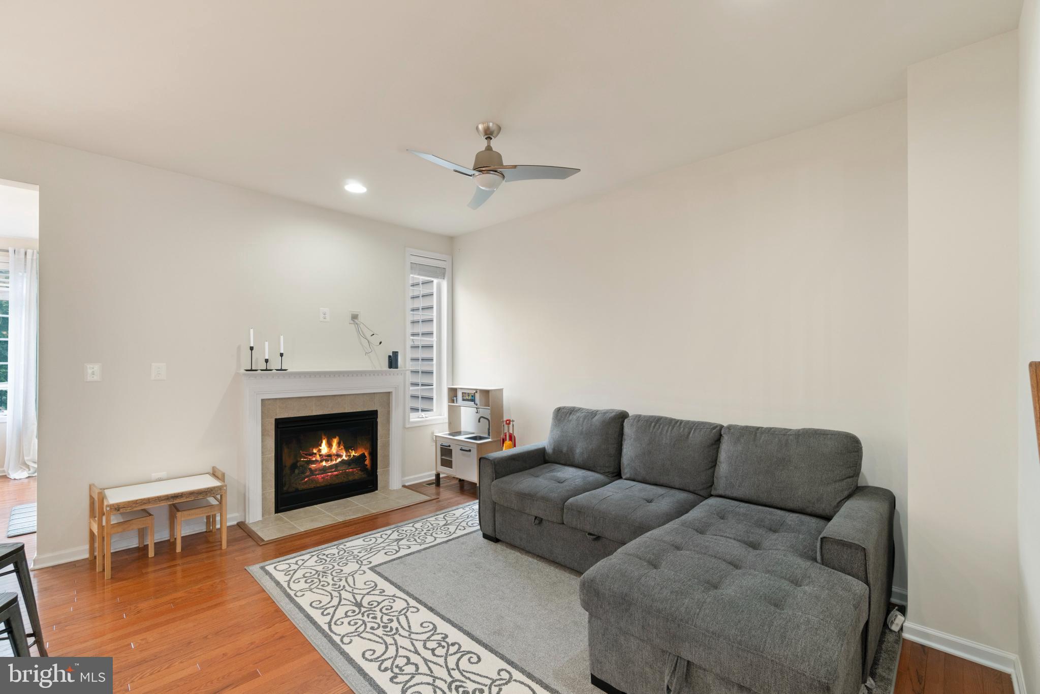 43262 Mitcham Square Ashburn, VA 20148 - Photo 8 of 24