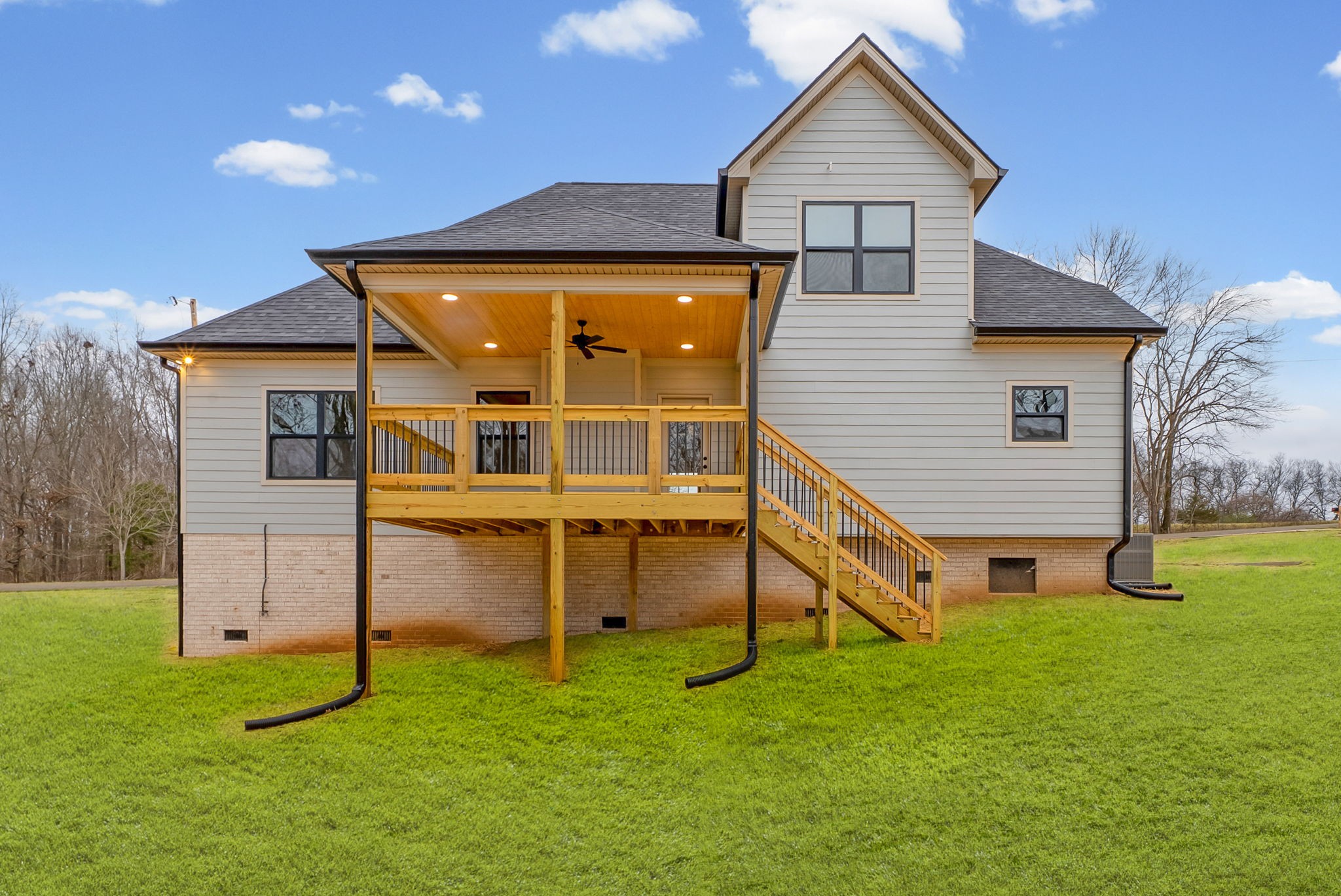 1800 Gholson Road Clarksville, TN 37043 - Photo 3 of 33 a view of front of house with a yard
