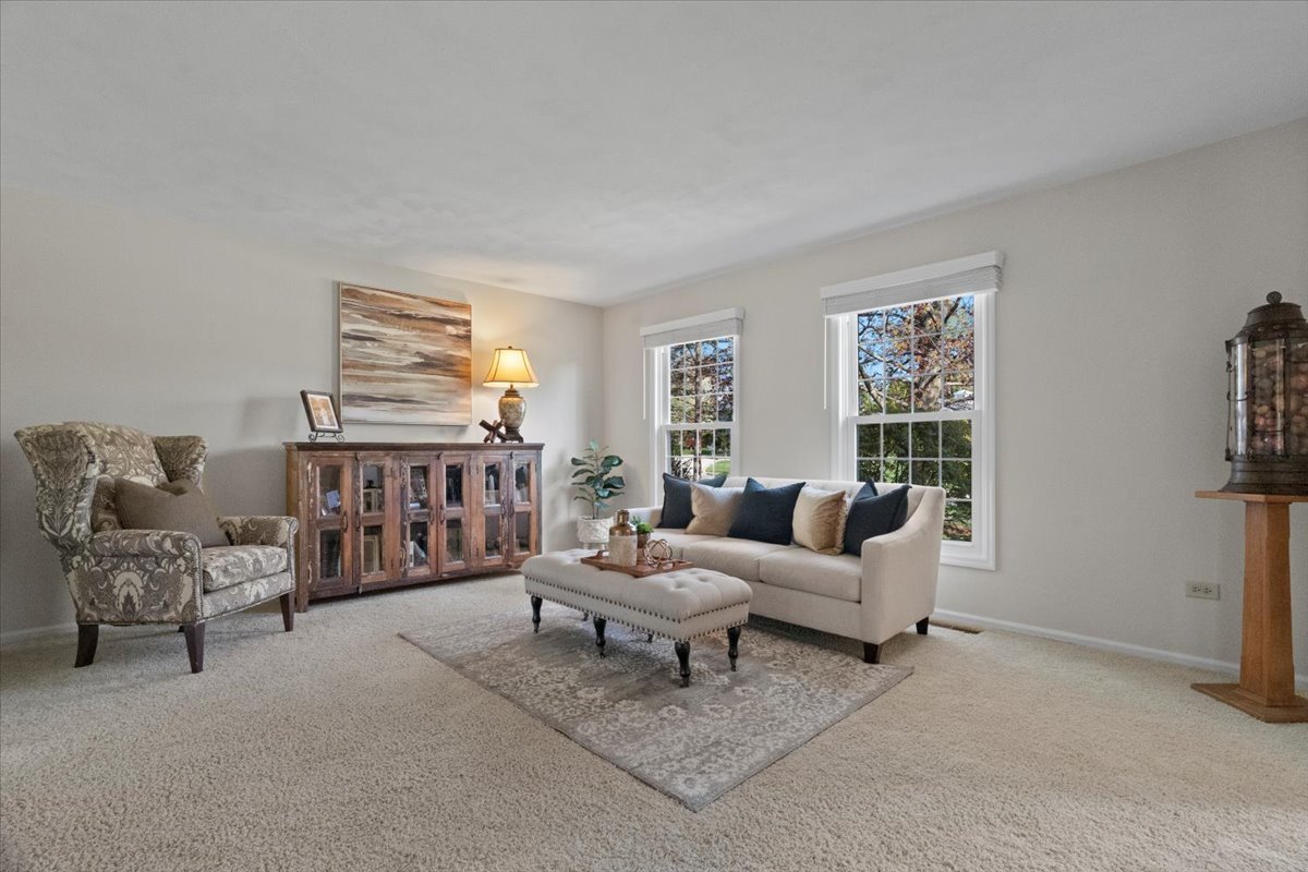1012 Windhaven Road Libertyville, IL 60048 - Photo 11 of 63 Gallery Image 11