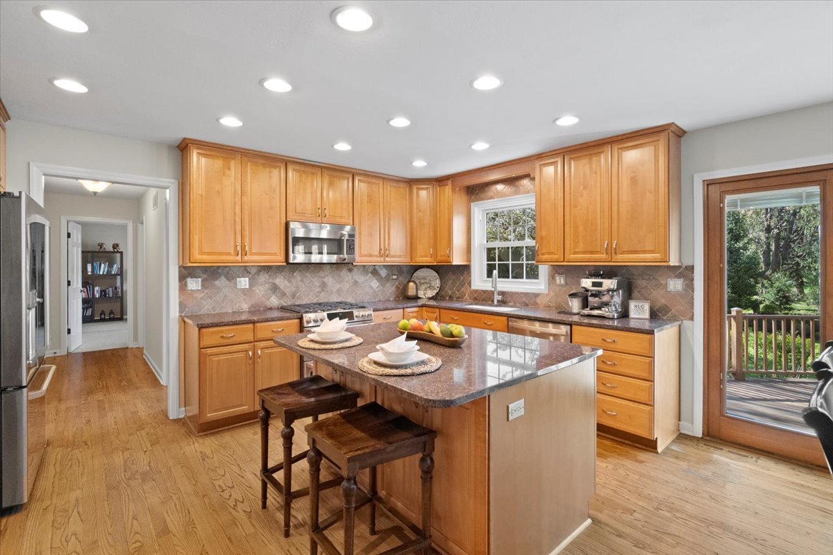 1012 Windhaven Road Libertyville, IL 60048 - Photo 15 of 63 Gallery Image 15