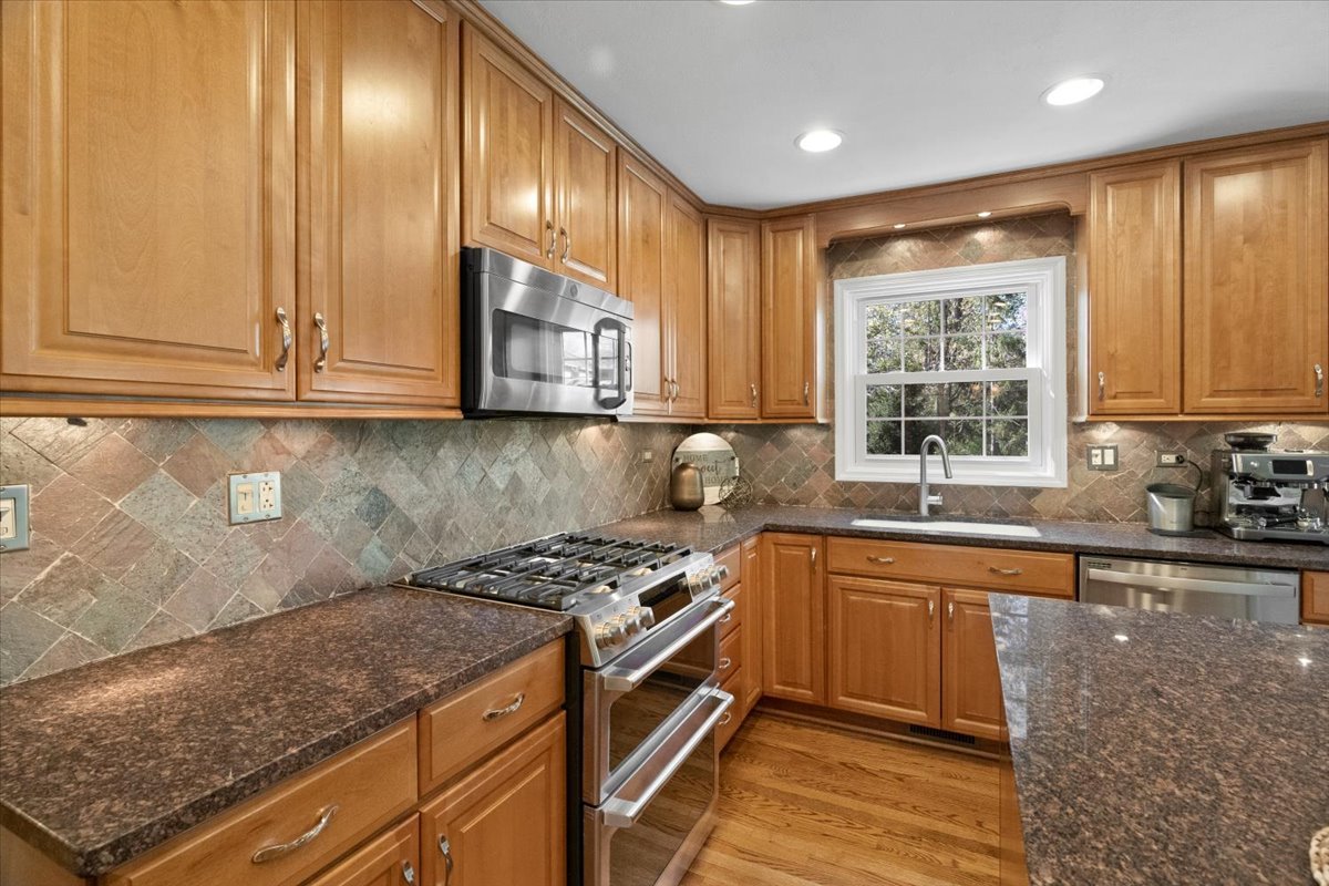 1012 Windhaven Road Libertyville, IL 60048 - Photo 17 of 63 Gallery Image 17