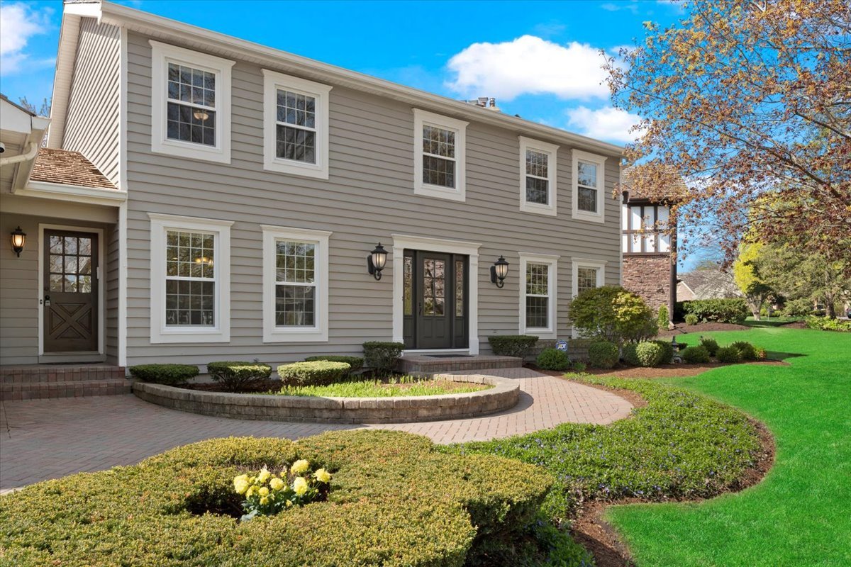 1012 Windhaven Road Libertyville, IL 60048 - Photo 3 of 63 Gallery Image 3