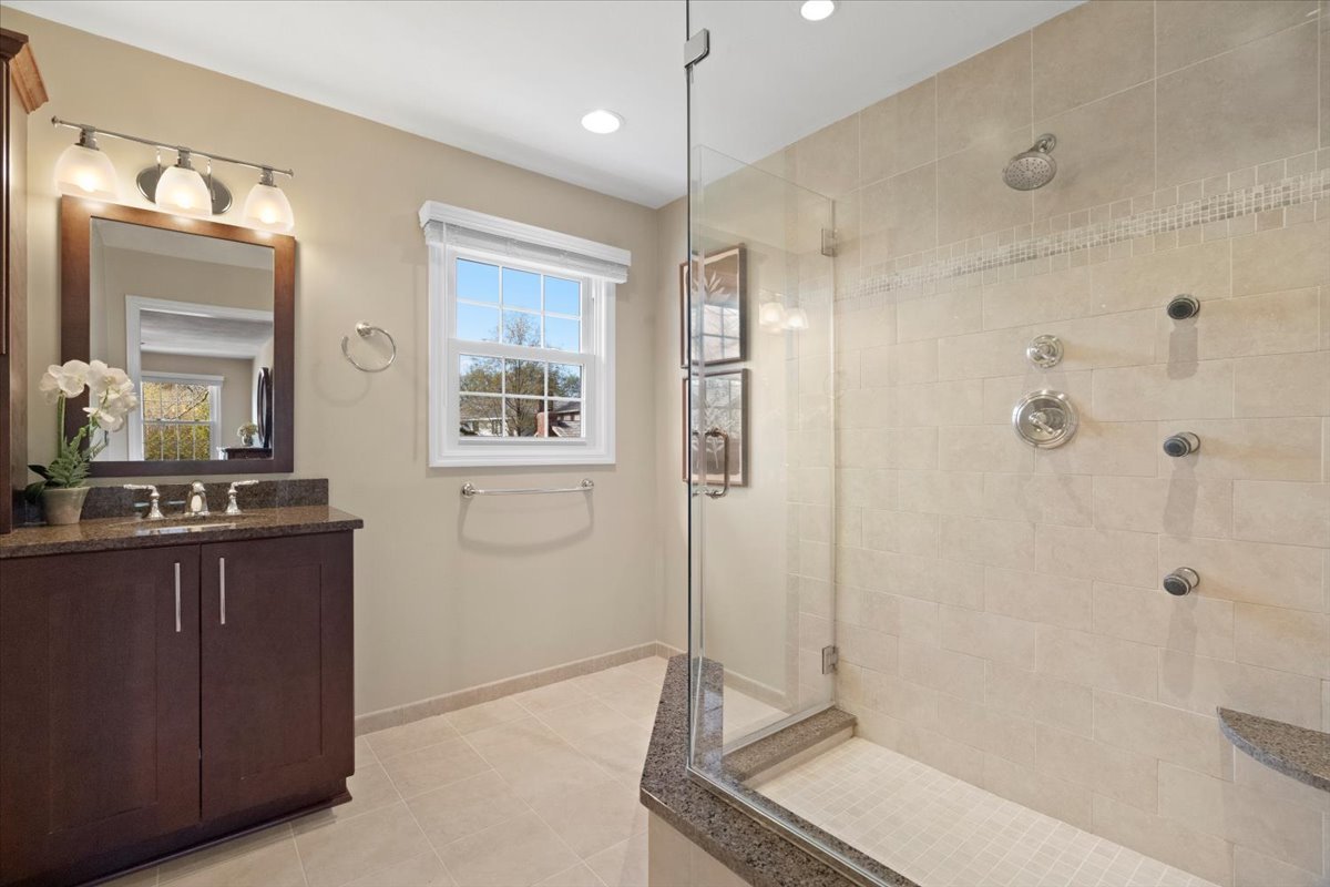 1012 Windhaven Road Libertyville, IL 60048 - Photo 39 of 63 Gallery Image 39