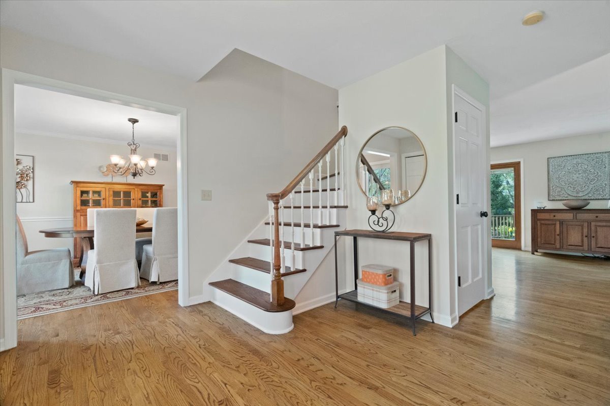 1012 Windhaven Road Libertyville, IL 60048 - Photo 4 of 63 Gallery Image 4