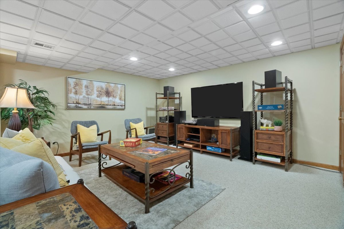 1012 Windhaven Road Libertyville, IL 60048 - Photo 43 of 63 Gallery Image 43