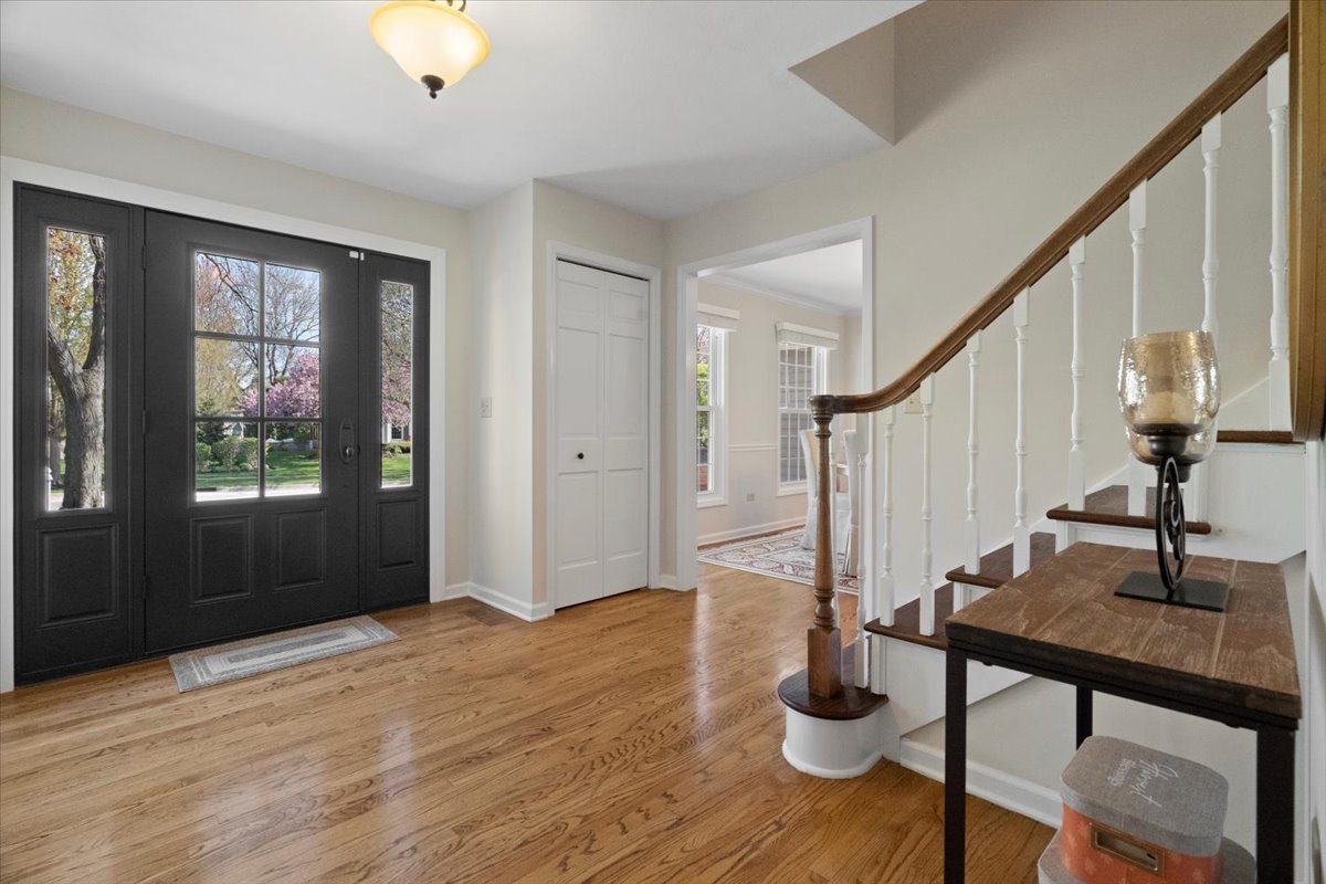 1012 Windhaven Road Libertyville, IL 60048 - Photo 5 of 63 Gallery Image 5