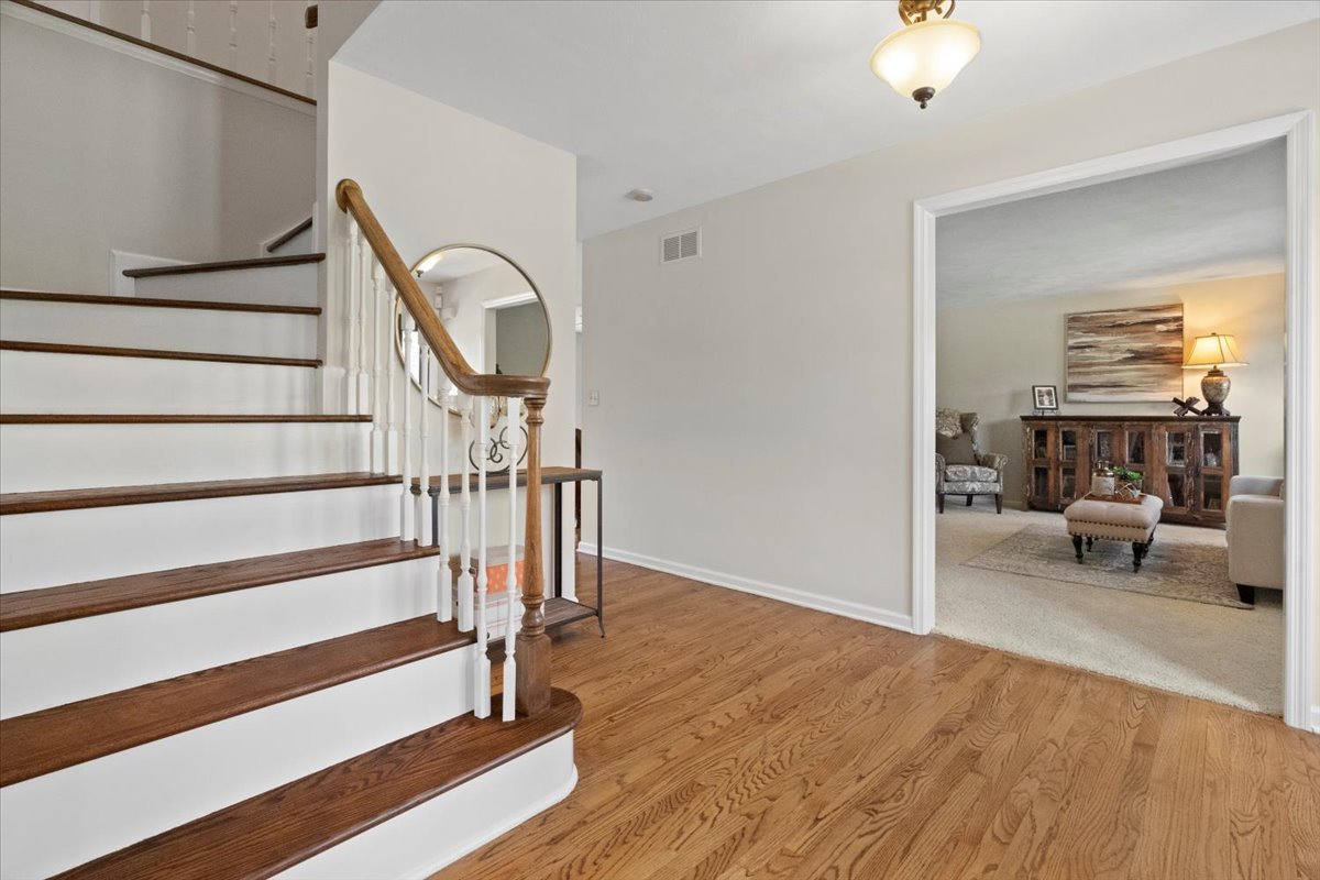 1012 Windhaven Road Libertyville, IL 60048 - Photo 7 of 63 Gallery Image 7