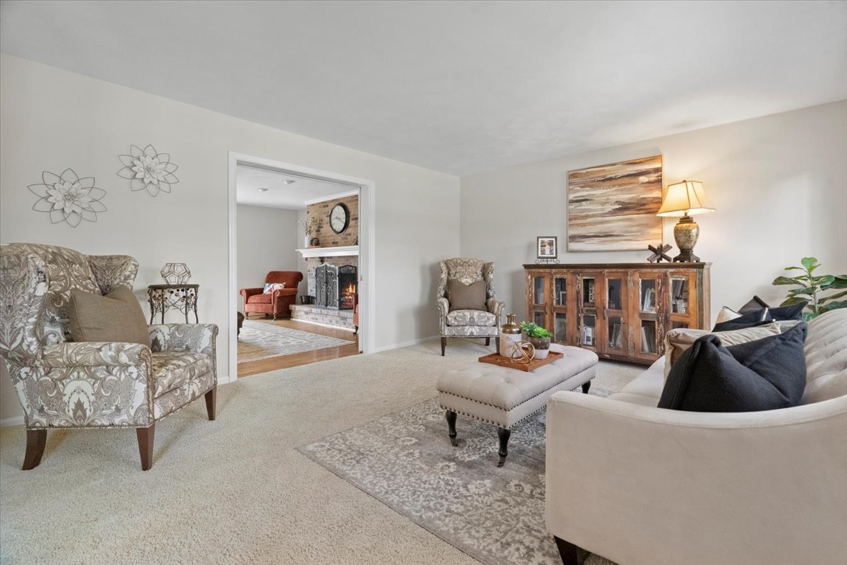1012 Windhaven Road Libertyville, IL 60048 - Photo 9 of 63 Gallery Image 9