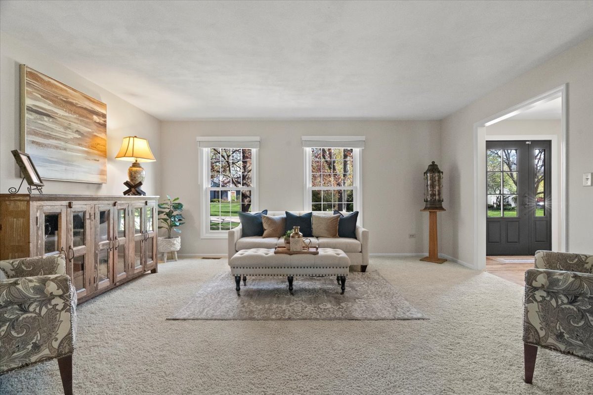 1012 Windhaven Road Libertyville, IL 60048 - Photo 10 of 63 Gallery Image 10
