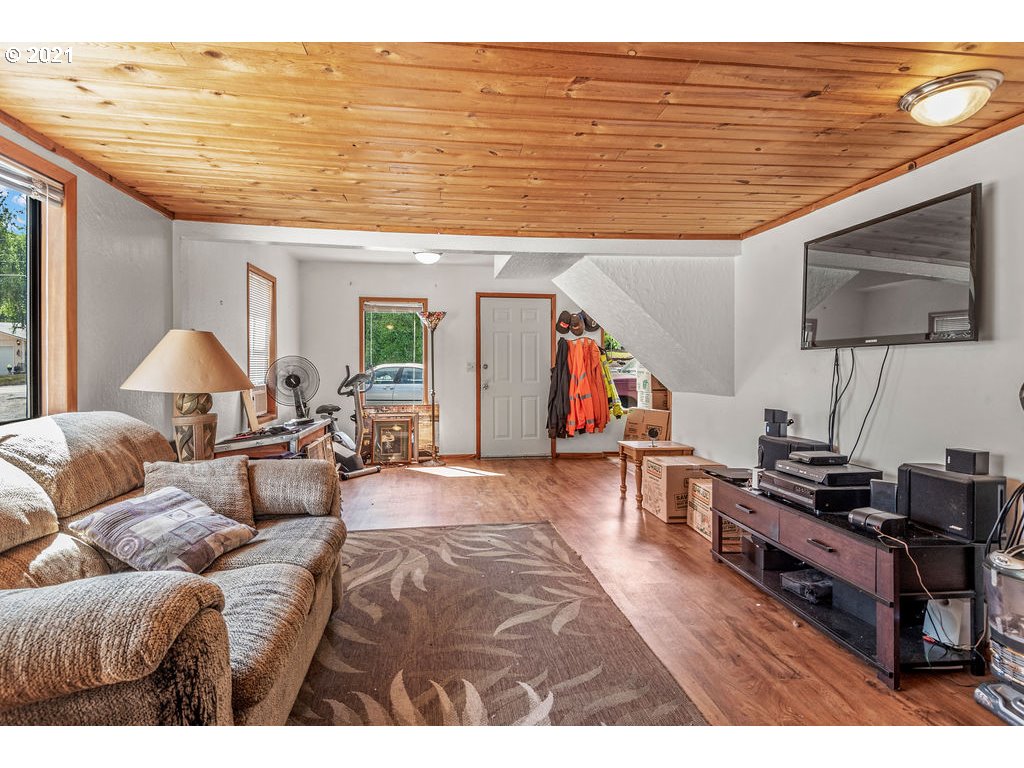 825 Olson Road Longview, WA 98632 - Photo 2 of 4 Gallery Image 2