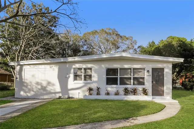 a view of a house with a backyard
