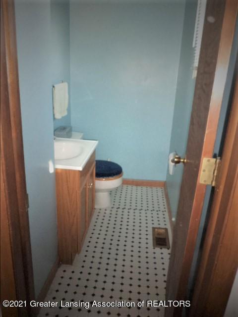 5779 West Centerline Road St. Johns, MI 48879 - Photo 20 of 43 Primary Bdrm half bath