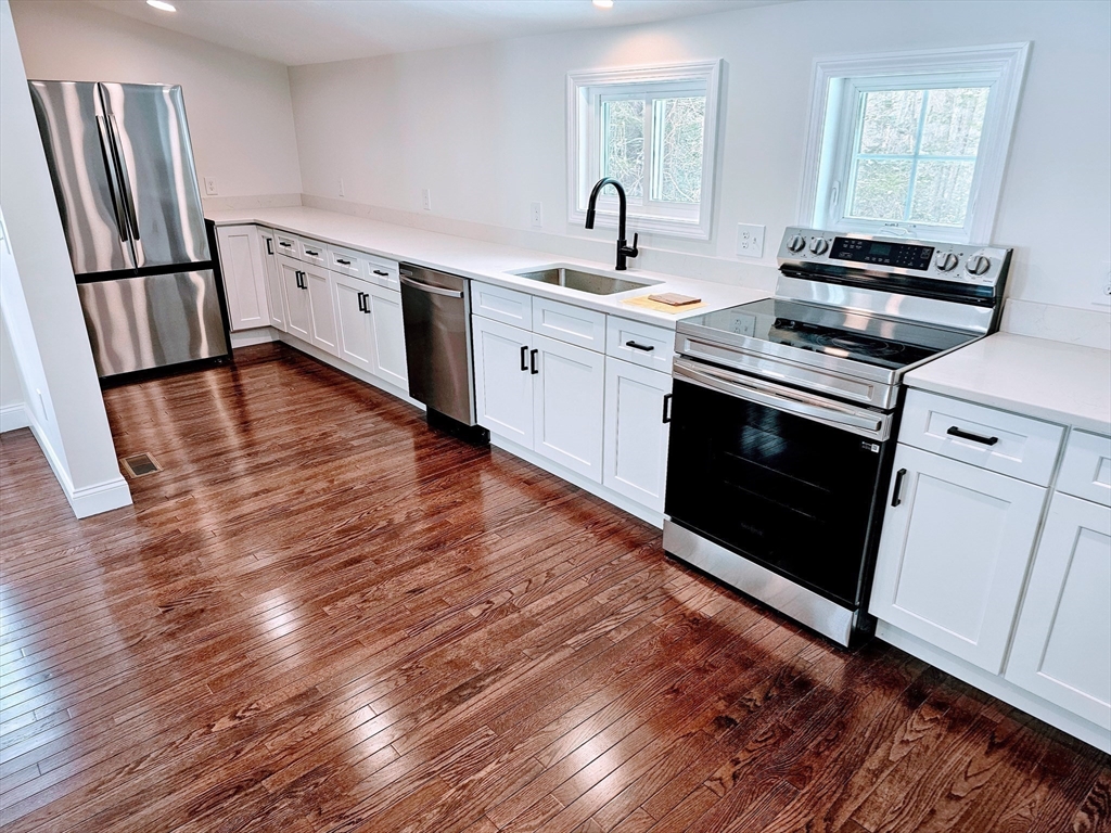 26 Amber Road Holland, MA 01521 - Photo 9 of 36