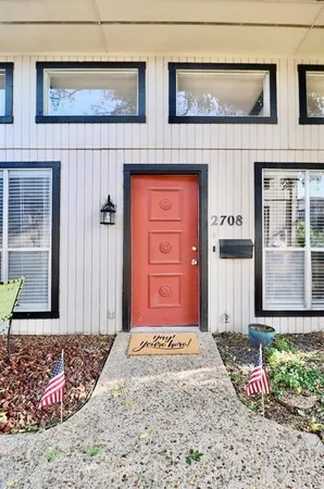 $2,400 | 2708 McCart Avenue, Fort Worth, TX 76110