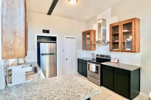 $2,400 | 2708 McCart Avenue, Fort Worth, TX 76110