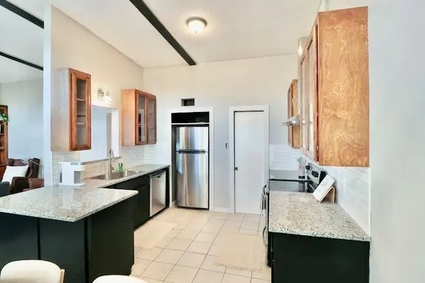 $2,400 | 2708 McCart Avenue, Fort Worth, TX 76110