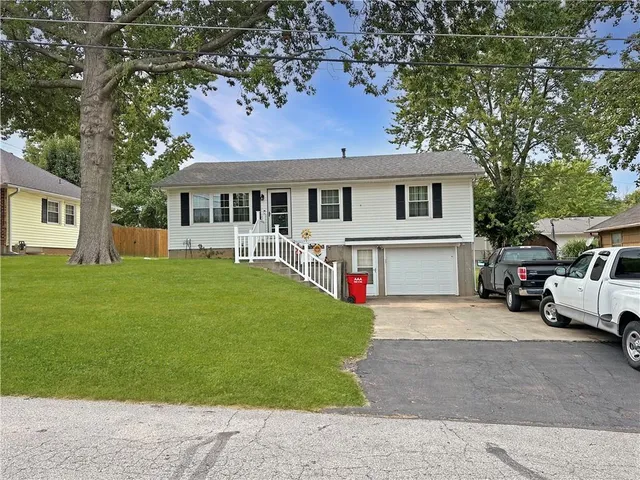 $235,000 | 512 Country Club Road, Lexington, MO 64067