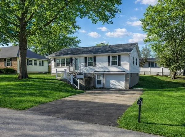 $220,000 | 512 Country Club Road, Lexington, MO 64067