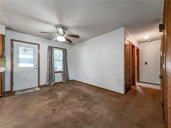 $220,000 | 512 Country Club Road, Lexington, MO 64067