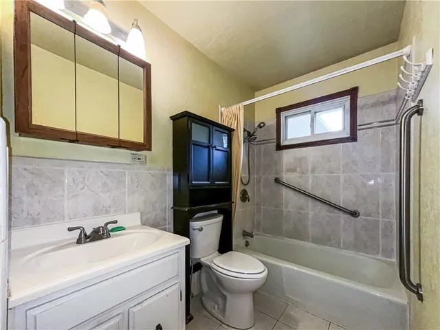 $235,000 | 512 Country Club Road, Lexington, MO 64067