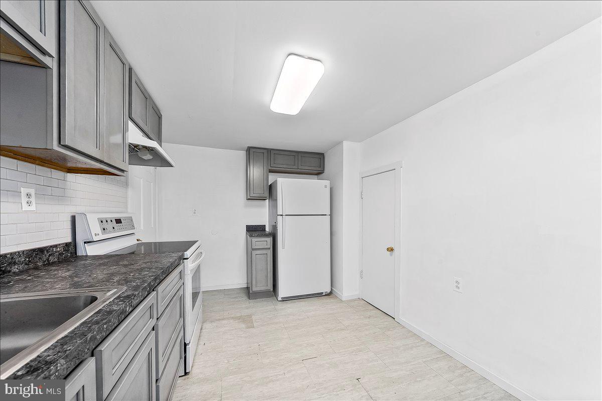 1242 Chestnut Street Marcus Hook, PA 19061 - Photo 15 of 32
