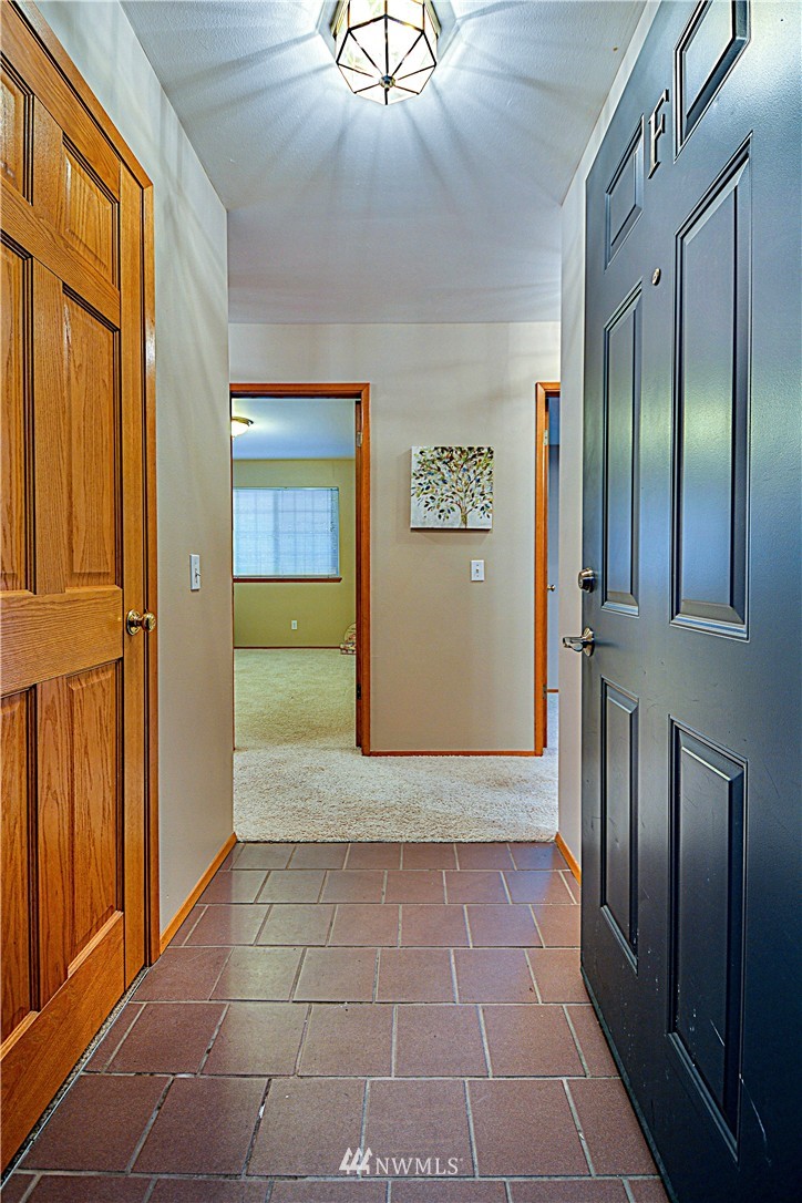 23616 Edmonds Way, Unit F Edmonds, WA 98026 - Photo 2 of 18 Gallery Image 2