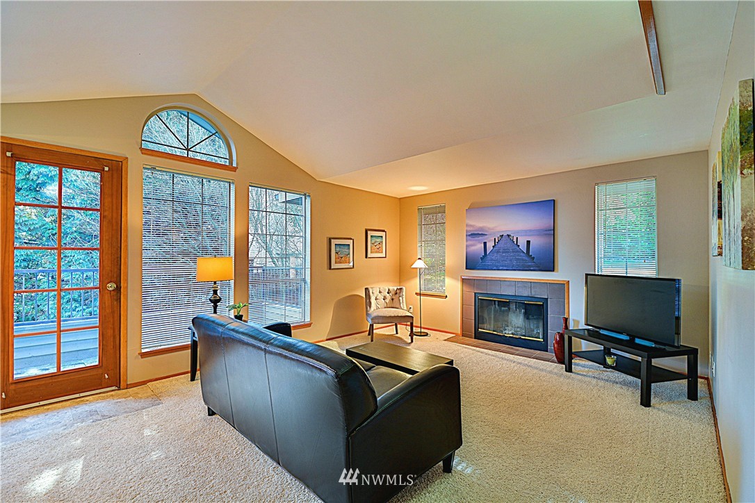 23616 Edmonds Way, Unit F Edmonds, WA 98026 - Photo 3 of 18 Gallery Image 3