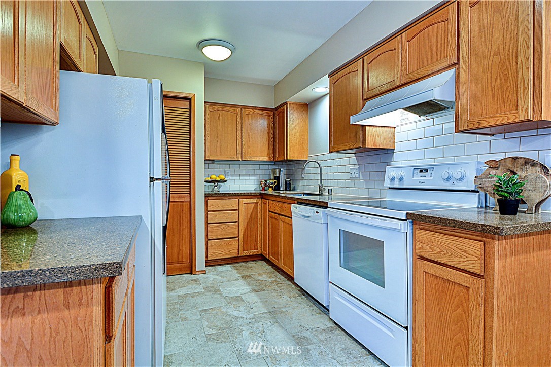 23616 Edmonds Way, Unit F Edmonds, WA 98026 - Photo 8 of 18 Gallery Image 8