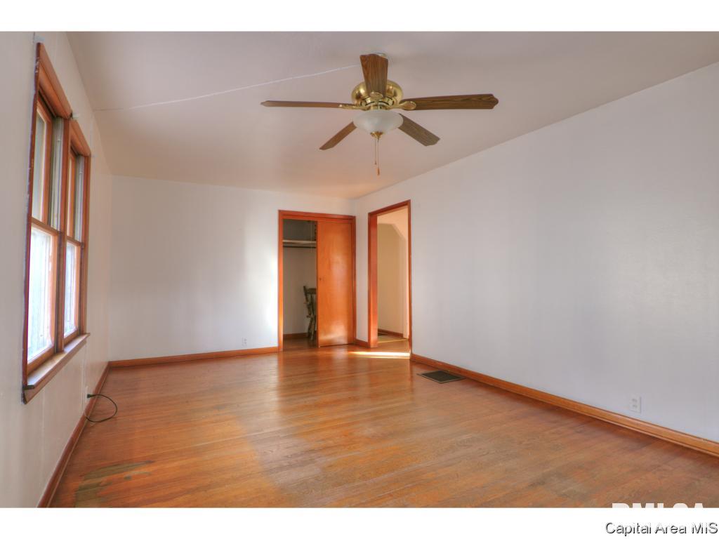 1925 E Keys Springfield, IL 62702 - Photo 3 of 9