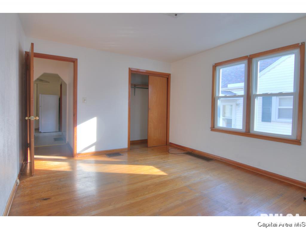 1925 E Keys Springfield, IL 62702 - Photo 5 of 9