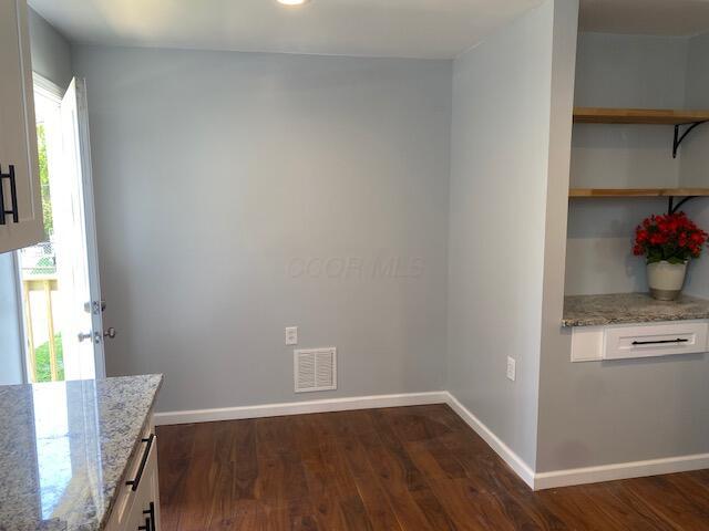 2691 Howey Road Columbus, OH 43211 - Photo 6 of 16 EATING SPACE IN KITCHEN