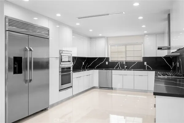 $1,350,000 | 10510 Helendale Avenue, Tujunga, CA 91042
