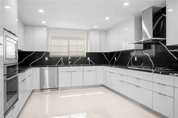 $1,350,000 | 10510 Helendale Avenue, Tujunga, CA 91042